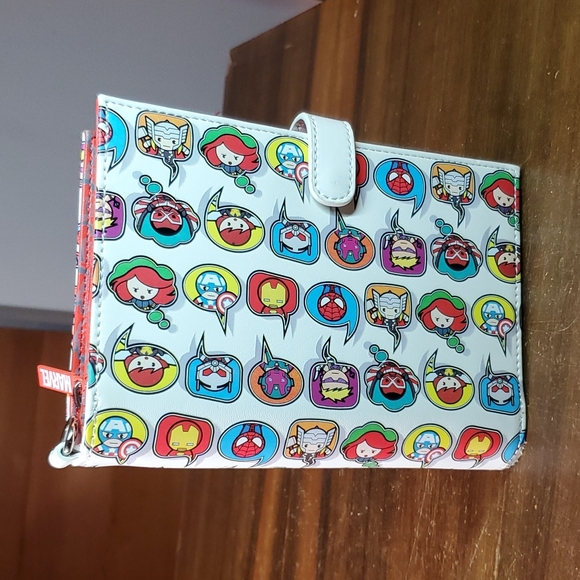 Marvel Handbags - Marvel Superhero 🦸‍♀️🦸‍♂️ BIG 7"x5"  🦹‍♂️🦹 Wallet Card Holder Zipper Pocket